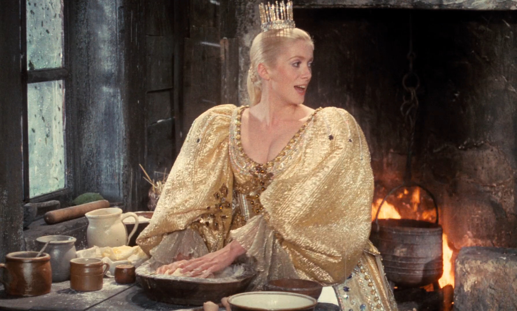 donkey-skin-1-03-55 Donkey Skin - Peau D'Âne - Jacques Demy - Catherine Deneuve - cake song