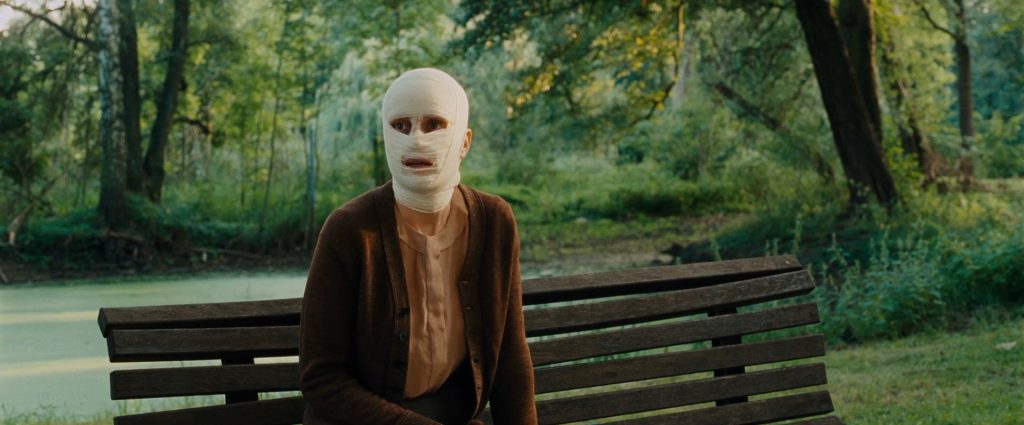 phoenix-0-11-43 Phoenix - Christian Petzold - Nina Hoss - Nelly Lenz - face bandages - bench