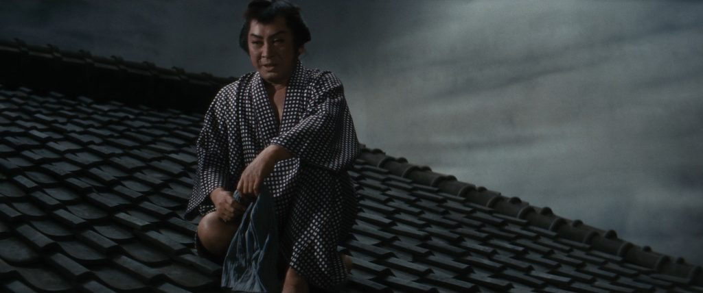 An Actor's Revenge - Yukinojō henge - Kon Ichikawa - Kazuo Hasegawa - Yamitarō - roof