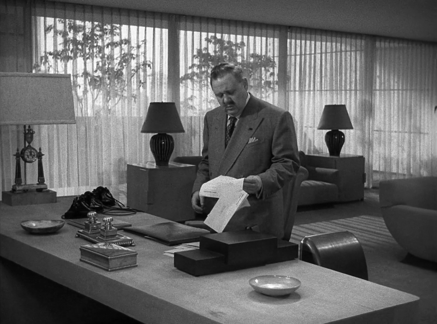 The Big Clock - John Farrow - Charles Laughton - Earl Janoth - office