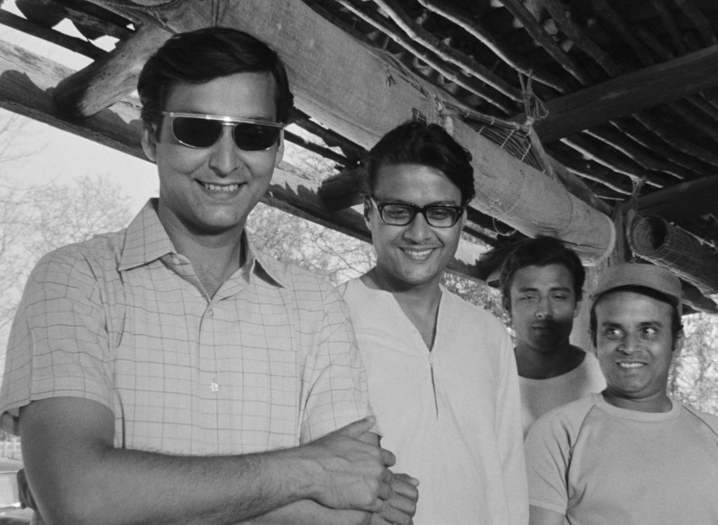 days-and-nights-in-the-forest-1-09-11 Days and Nights in the Forest - Aranyer Din Ratri - Satyajit Ray - Soumitra Chatterjee - Subhendu Chatterjee - Samit Bhanja - Rabi Ghosh - Ashim - Sanjoy - Hari - Shekhar